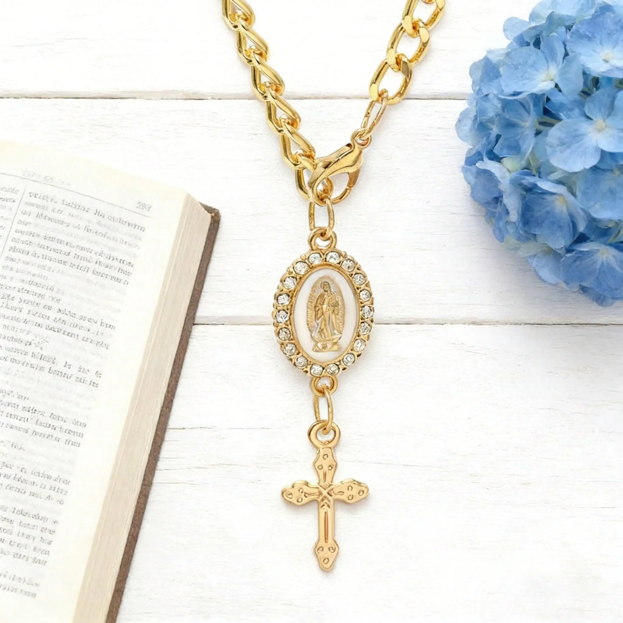 Viral religious car accessory! 1pc rosary pendant with Virgin Mary & crucifix cross, can hang on rearview mirror or wrap around steering wheel for blessed daily driving