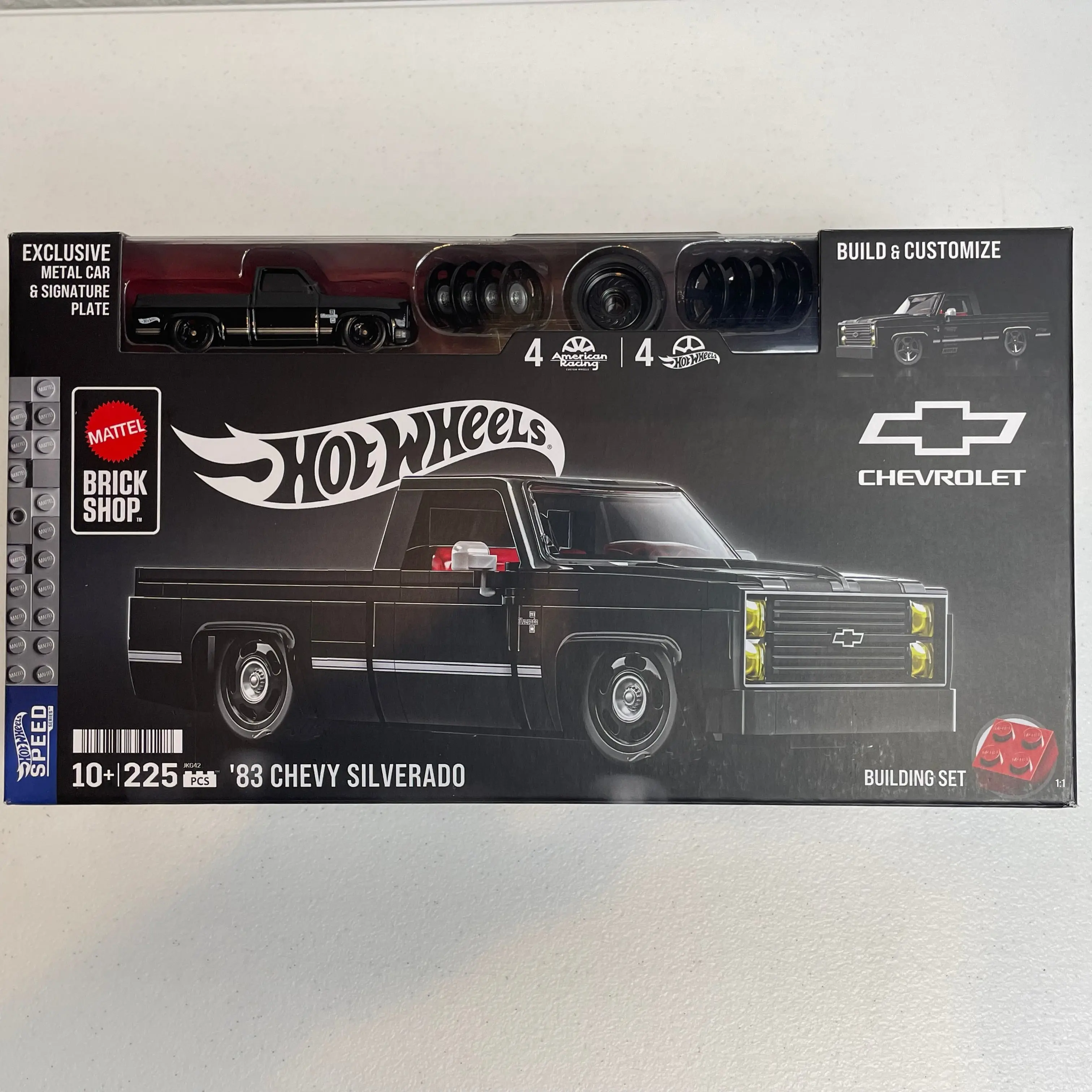 Mattel Brick Shop Hot Wheels 1:64 '83 Chevy Silverado 225 pcs Building Set
