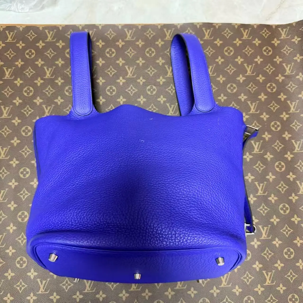 Pre-owned HERMÈS Pre loved Hermes Picotin 18 Electric Blue Togo Calfskin Bucket Bag with Detachable Crossbody Strap