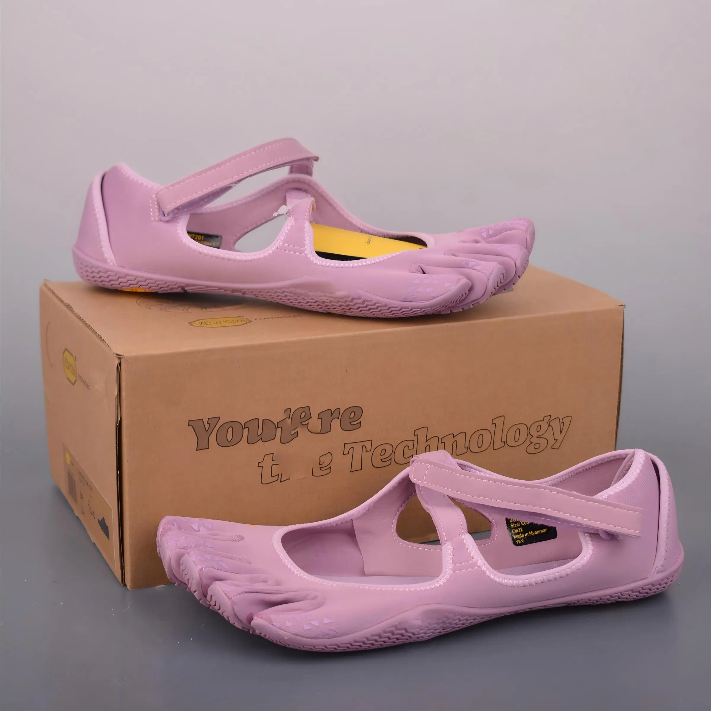Women’s Five Toe Barefoot Shoes| Non Slip Soft Sole Minimalist Sneakers for Yoga Pilates Dance Running Indoor Workout Breathable Quick Dry Split Toe Training Shoes
