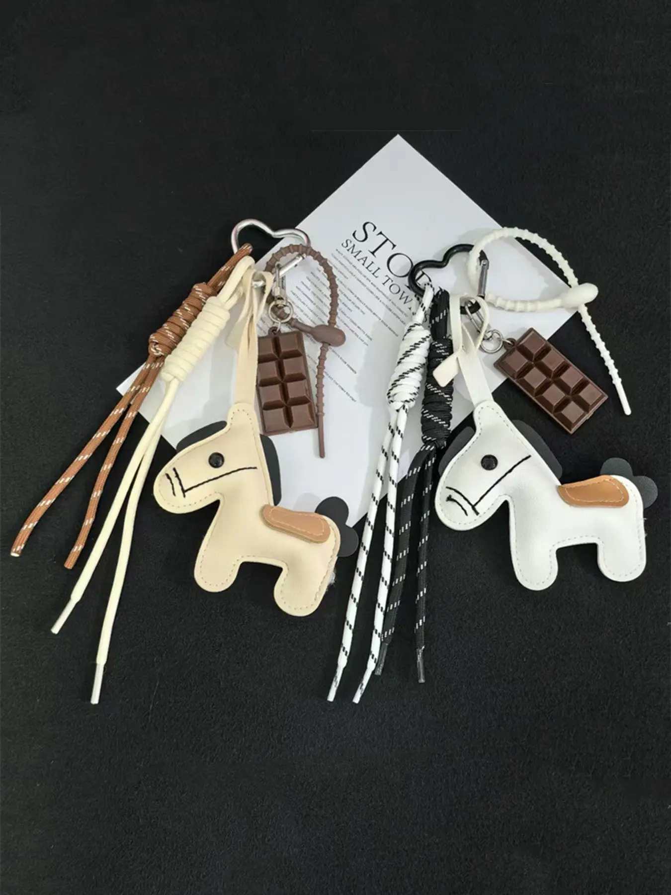 Cute Little Pony Pu Keychain, Ins-Style Simple And Adorable, Paired With A Chocolate Charm, Woven Lanyard, Suitable For Keys, Bag Decoration, And A Nice Accessory For Commuting Or Dating
