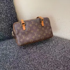 Pre-owned Louis Vuitton Vintage LV Cite MM Monogram Canvas Toast Shoulder Handbag
