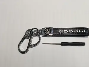leather keychain, metal key buckle, suitable for all car models, specially designed and manufactured for all car models, high-quality keychain, car gift, car accessory