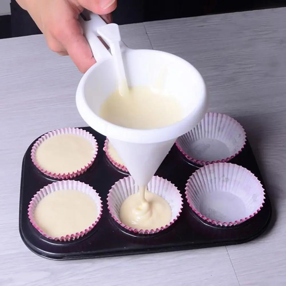 1Pc Kitchen DIY Make Delicious Cupcakes Easily with this Handheld Batter Dispenser & Measuring Cup - Kitchen Gadget/ Christmas Halloween tool Baking Tools