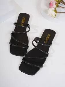 Internet celebrity popular women's square toe thin belt cool slippers Korean simple white toe flat sandals fashionable women's shoes