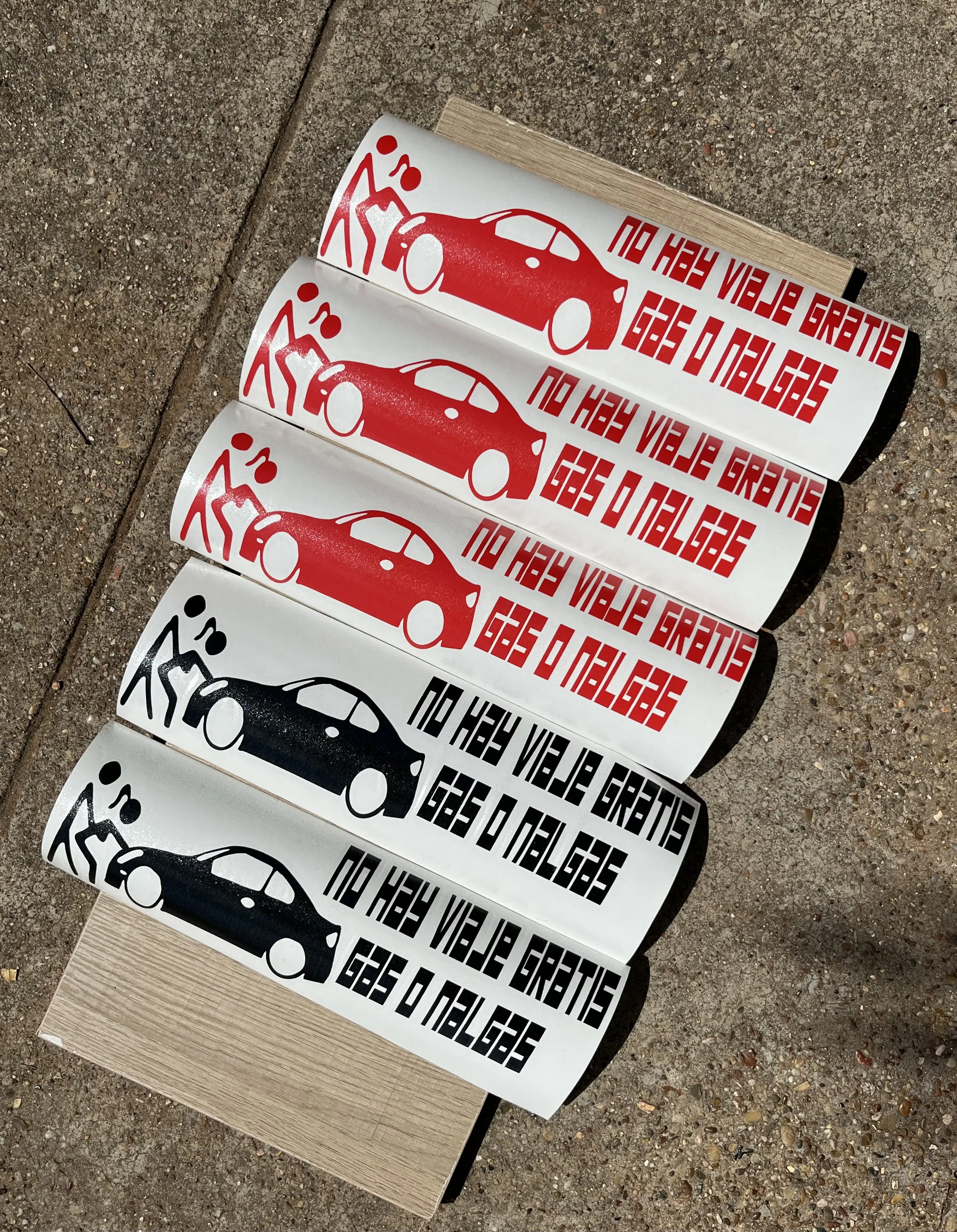 NO HAY VIAJE GRATIS CAR DECAL
