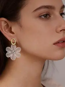 [White Flower Earrings] Elegant Acrylic Flower Dangle Earrings |  Flower Earrings Lightweight Luxury Versatile Studs for Women, Fashionable, Elegant, and Bohemian, Boho Style Jewelry
