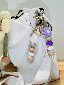 Fashionable and cute sunflower pendant keychain, suitable for daily wear, vacation and dating occasions, and also a surprising and exquisite small gift, Cute Charms Keychain