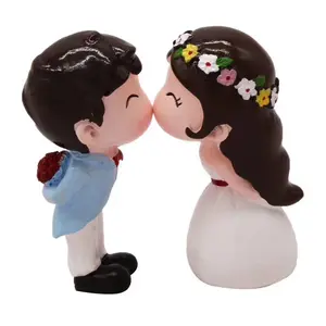 1 pair of wedding cake decorations, Valentine's Day dolls, couple statues, resin cupcakes, mini car decorations, party decorations