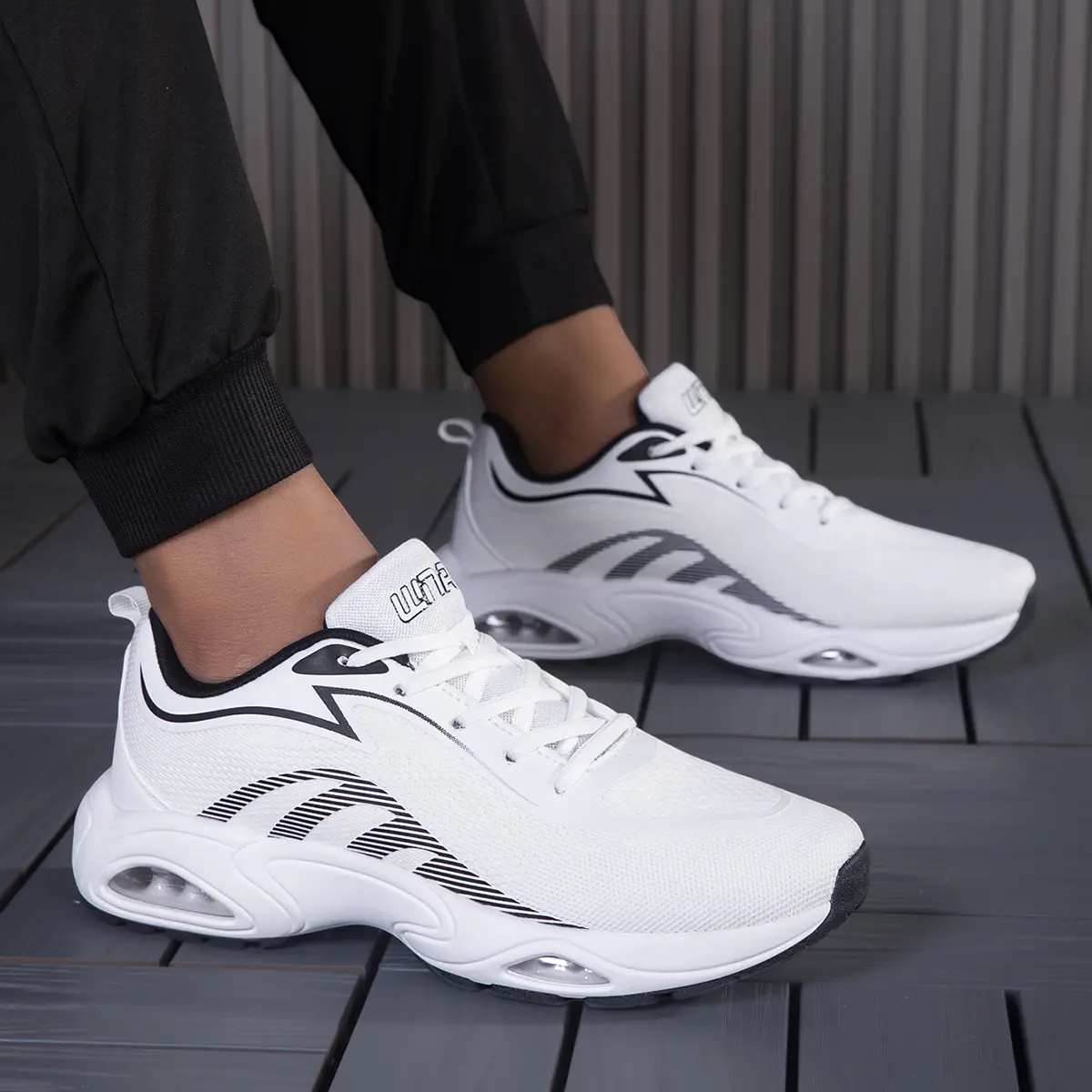 Men’s trending shoes for 2026: lightweight, comfortable spring sneakers; breathable mesh sports tennis shoes with soft soles; all-season outdoor shock-absorbing non-slip road running shoes; lace-up fashionable casual shoes.