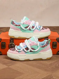 Fashionable Patchwork Low Top Sneakers, Casual Breathable Comfortable Sports Shoes, Trendy All-match Skate Shoes for Daily Wear, Patchwork Design Sneakers