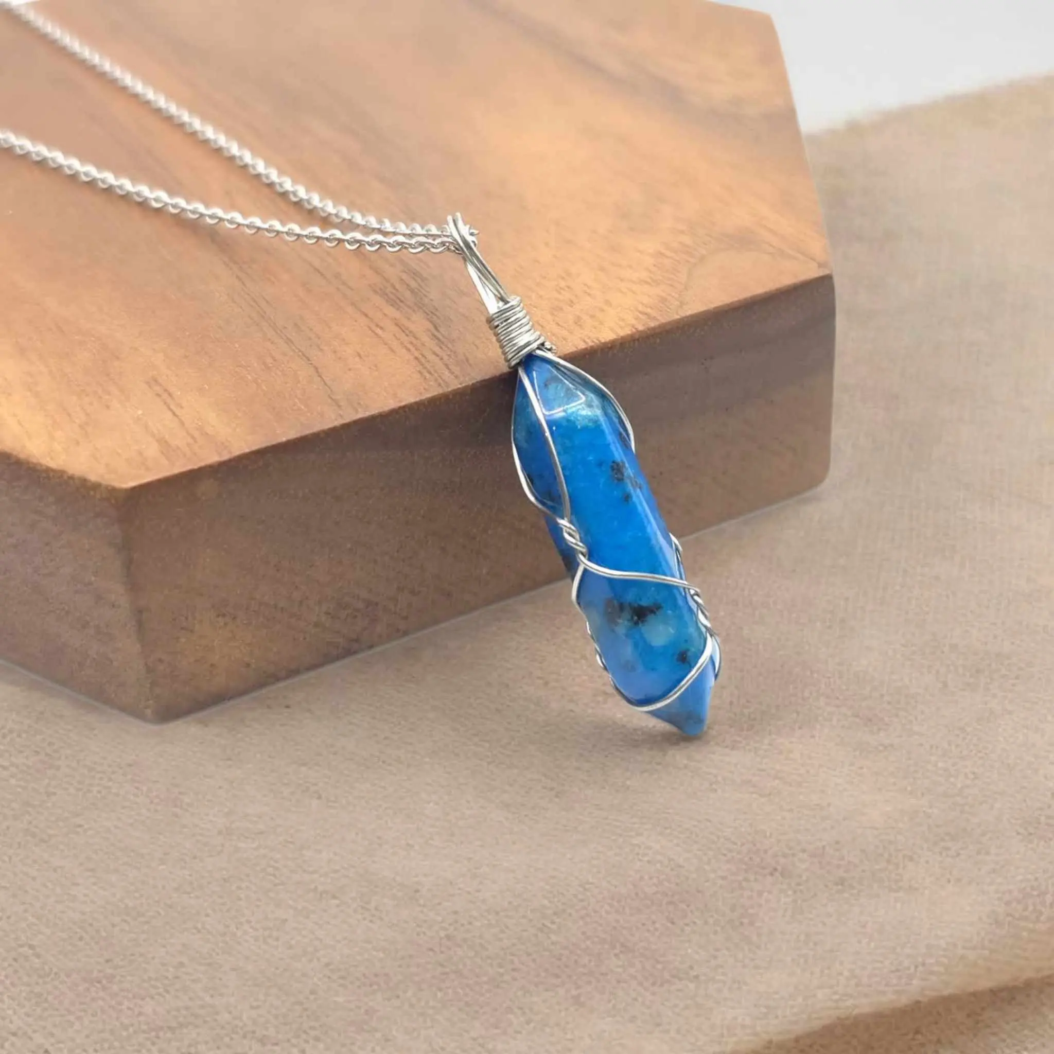 Elegance in Blue: Dalmatian Point Crystal Necklace (18 inches, Silver Tone) Blue Dalmation Jewelry Crystal gifts