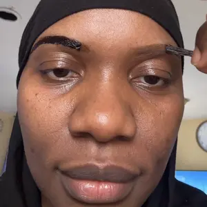 Easy Peel-Off Eyebrow Gel, Qiciy Tattoo Eyebrow Gel, Tinted Eyebrow Dye Paste, Professional Waterproof and Sweatproof Eyebrow Tint, 10 g