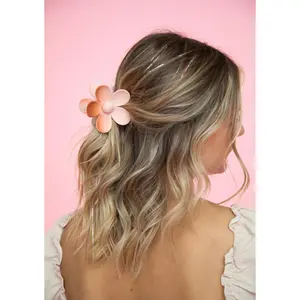 Daisy Hair Clip in Ombre Baked Clay
