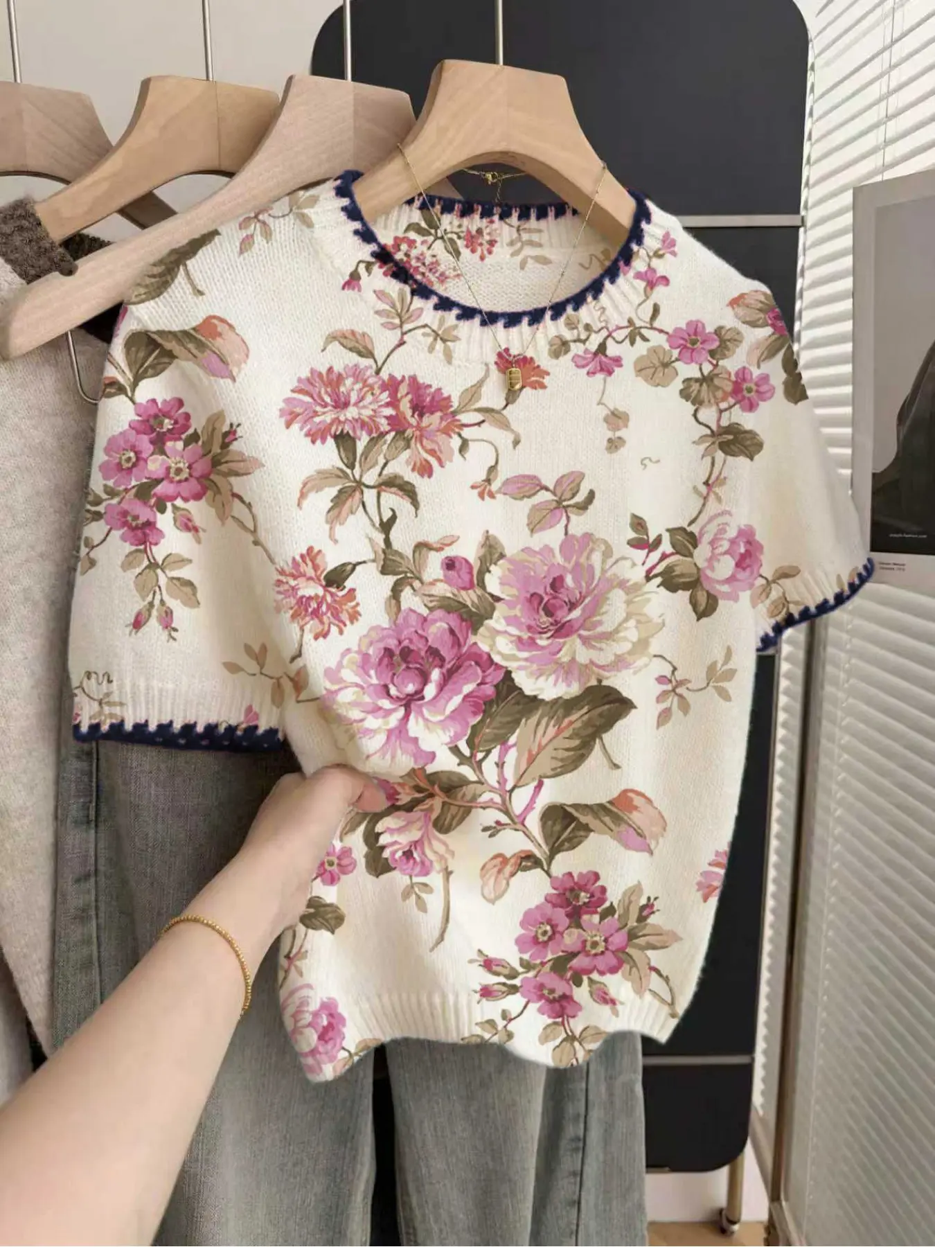1 piece + French retro loose round neck short-sleeve Crewneck with contrast piping, beige women's multi-color contrast floral print spring-summer Lightweight Knit Sweater knitted top, summer top, casual top, knitted top, Womenswear