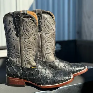 Bota de Pescado Negro Clon