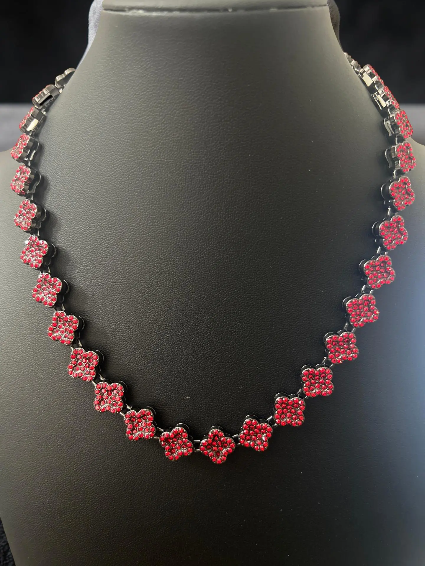 Elegant 18 Inch Clover Necklace with Repeating Pattern, Black with Red VVS Cubic Zirconia, Fashion Jewelry for Women, Vvs Cz Stones, Crafted In Black, Clover Chain, Black With Red Vvs Cz