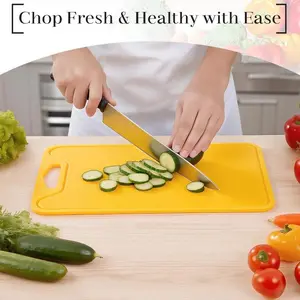 1 pc Anti slip silicone cutting board, surface anti slip design, mold proof and easy to clean, portable silicone cutting board with hanging holes for easy storage, suitable for daily meal preparation, outdoor picnics and other scenarios