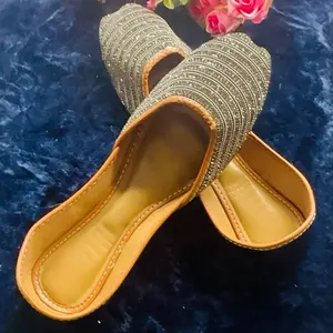 Sparkle & Step: Premium Silver Sequin Juttis | Handcrafted Punjabi Khussa Flats