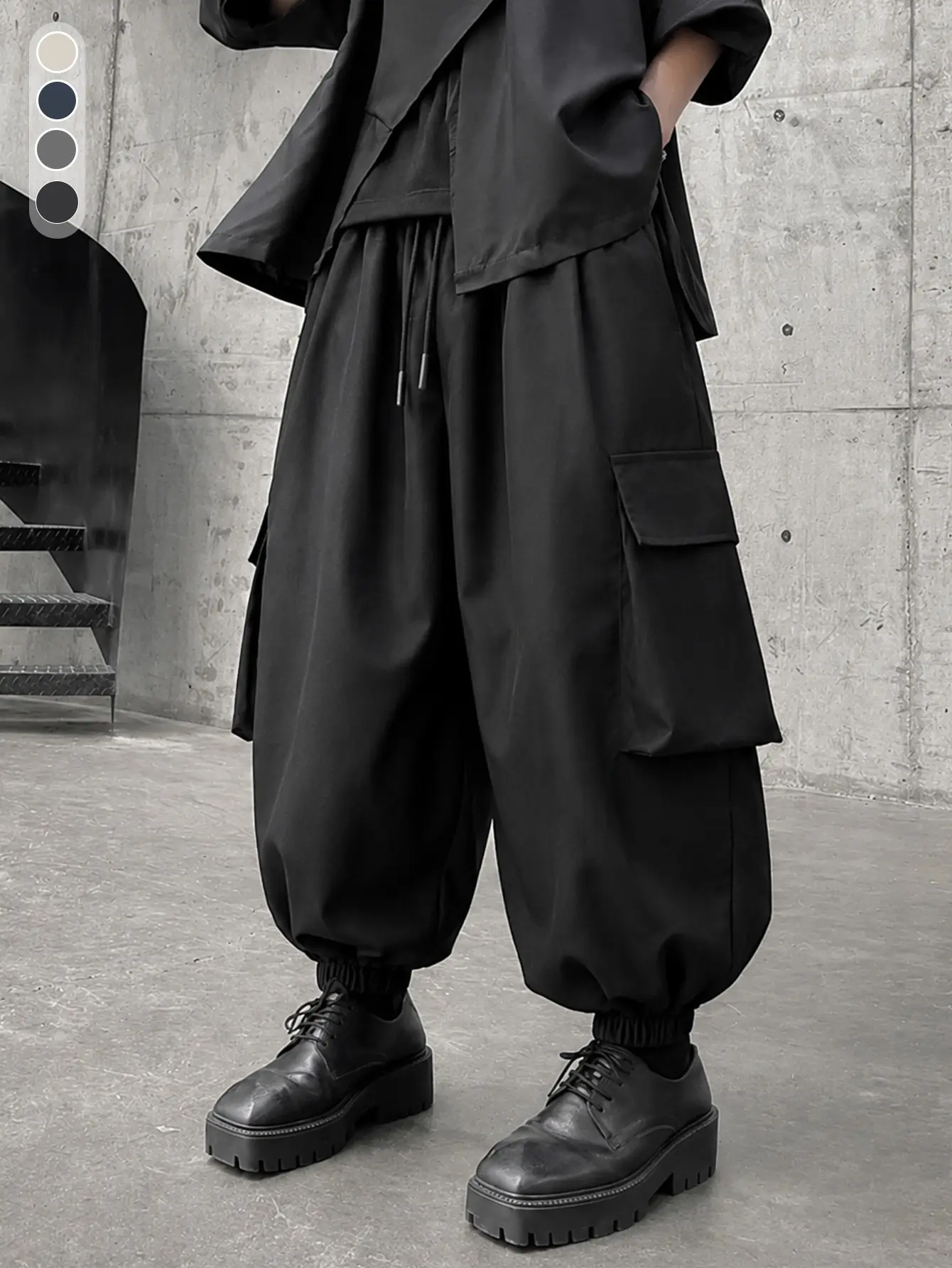 Men’s black cargo jogger pants with lantern legs, drawstring waist, multiple pockets, loose casual long pants, dark functional basic lightweight athletic pants, suitable for all seasons