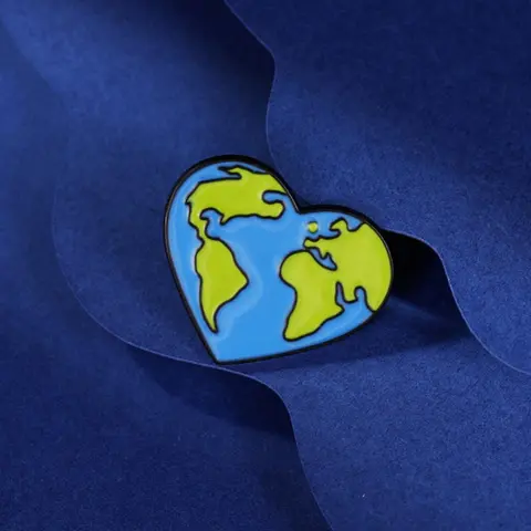 Blue Heart Shaped Alloy Brooch, Lapel Brooch, Environmental Protection Creative Brooch, Earth Map Pattern Pin Badge, Brooch Pins for Clothes & Bag Decoration, Fashion Accessory