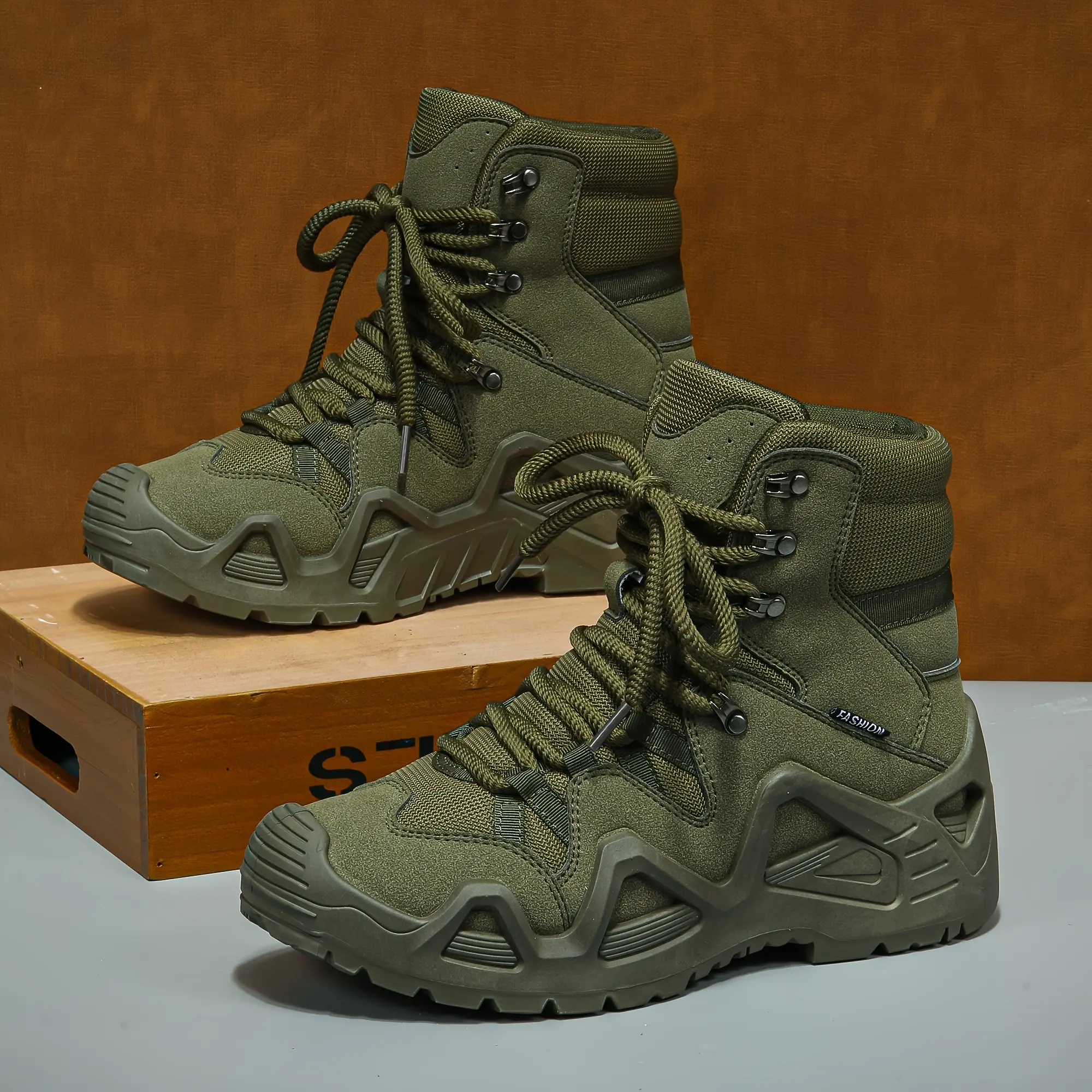 Men's Tactical Hiking Boots, Shock Absorption and Non-Slip Desert Boots, Winter Outdoors Camping Hiking Boots