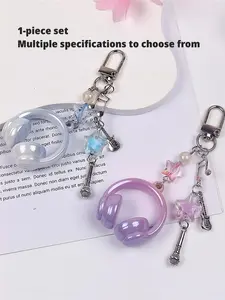 Fashionable and cute music element three-dimensional headphone keychain pendant, suitable for daily wear, vacation and dating occasions, and also a surprising and exquisite small gift.