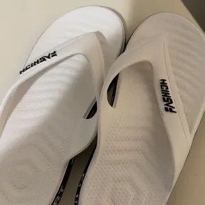 Unisex Ultra-Soft Non-Slip Flip-Flops |   Thick Cushioned EVA Sole Indoor/Outdoor Beach Pool Shoes - White/Black Unisex Comfort Travel Vacation Flip Flops