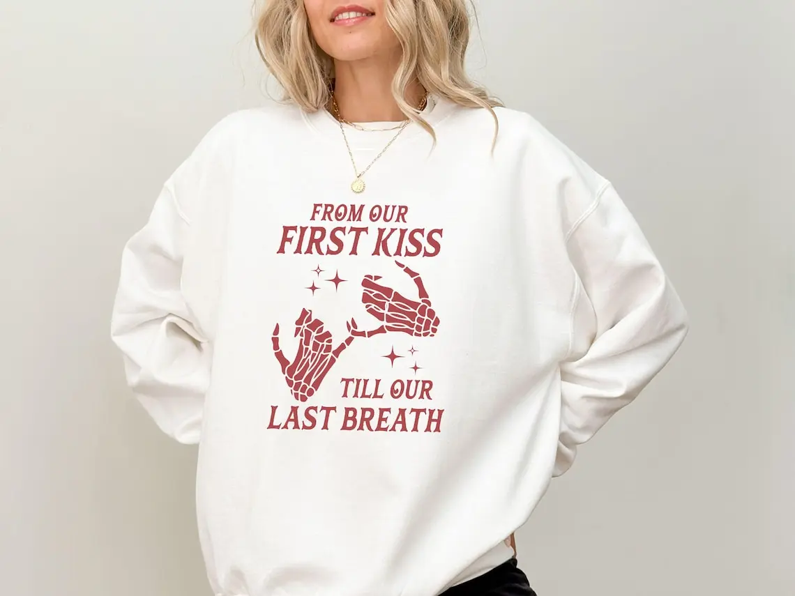 Gildan Women's Gothic Skeleton Hand Crewneck Sweatshirt - Essential Oversized Cotton-Yarn Ribbed Pullover, Fitted Long-Sleeve Round-Neck, Pill-Resistant Spandex Fabric, Retro Vibe for Valentine's Day, Children's Day, 5XL Sizes, Chinese New Year