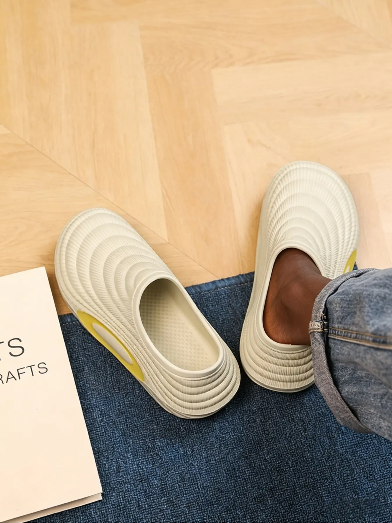 1 Pair Thick-Sole Cushioned Clogs Slippers, Soft & Springy, For Students' Daily Outfits & Beach Vacations