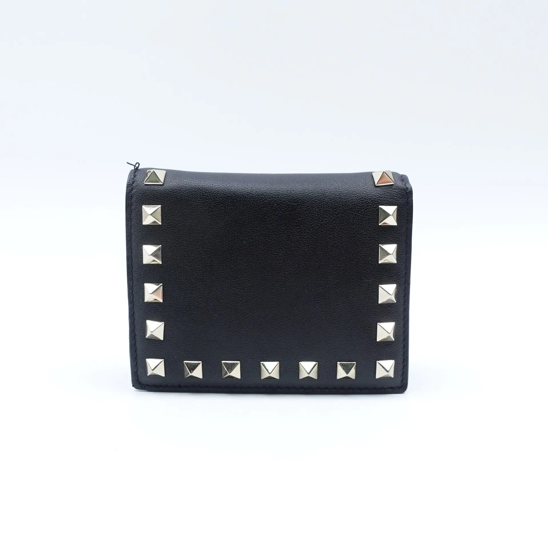 Pre-owned Valentino leather Wallet Black Rockstud T10427291