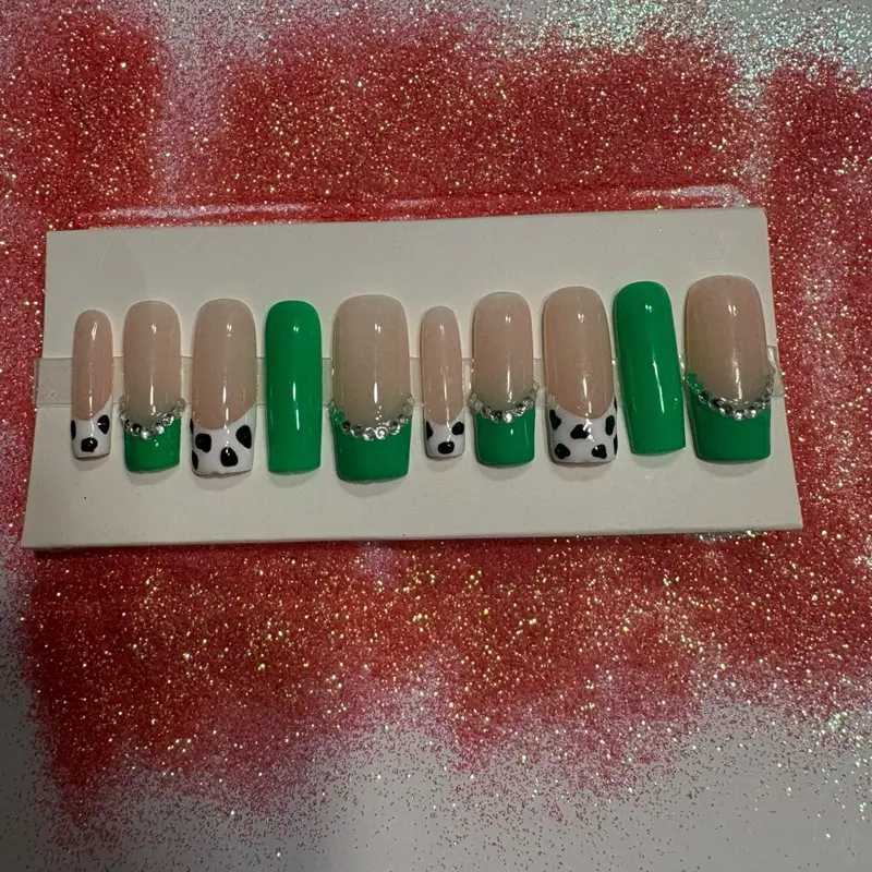 Emerald Moo Chic