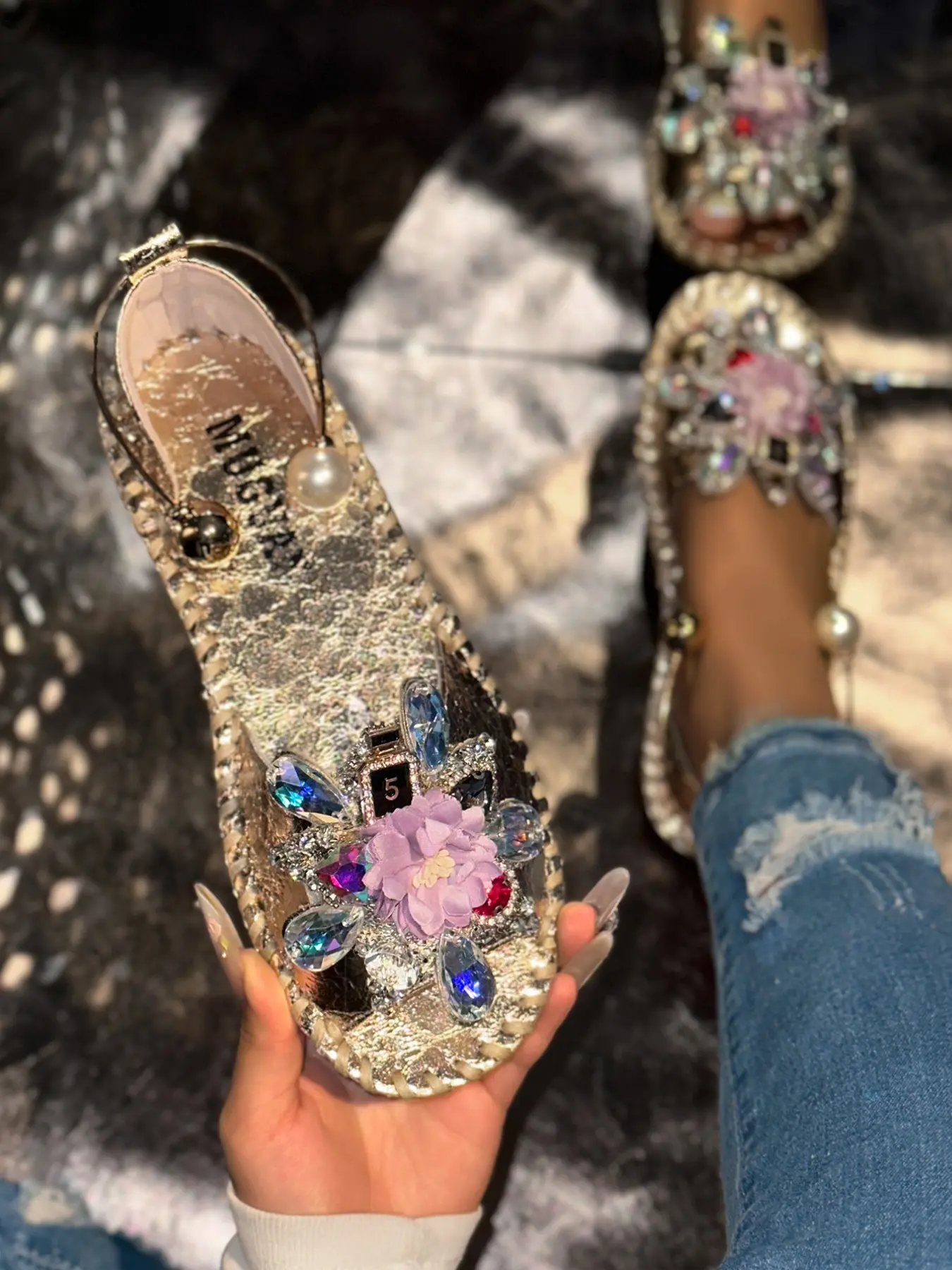 Summer New High-End Color Diamond Gold Cracked Bottom Rhinestone Sandals, Fashion Buckle Women's Shoes, Elegant and Comfortable