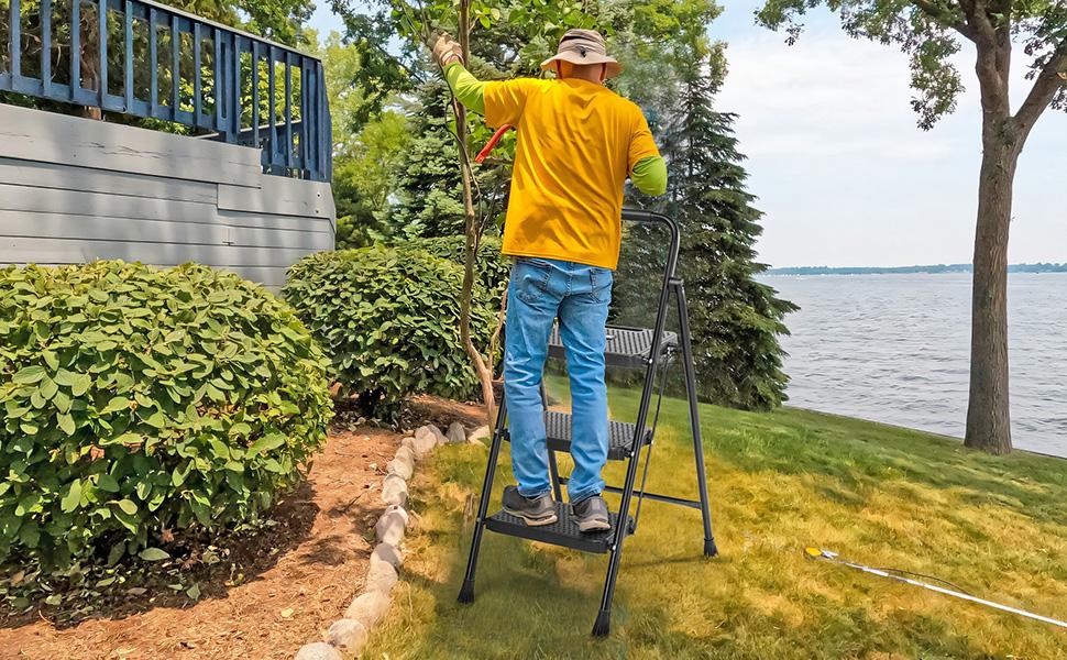Heavy Duty Step Ladder, Lightweight Foldable Stool for Adults, Small Ladder Ideal for Kitchen and Home Use, Durable Folding Step Stools, Portable Kitchen Ladders with Sturdy Constructio