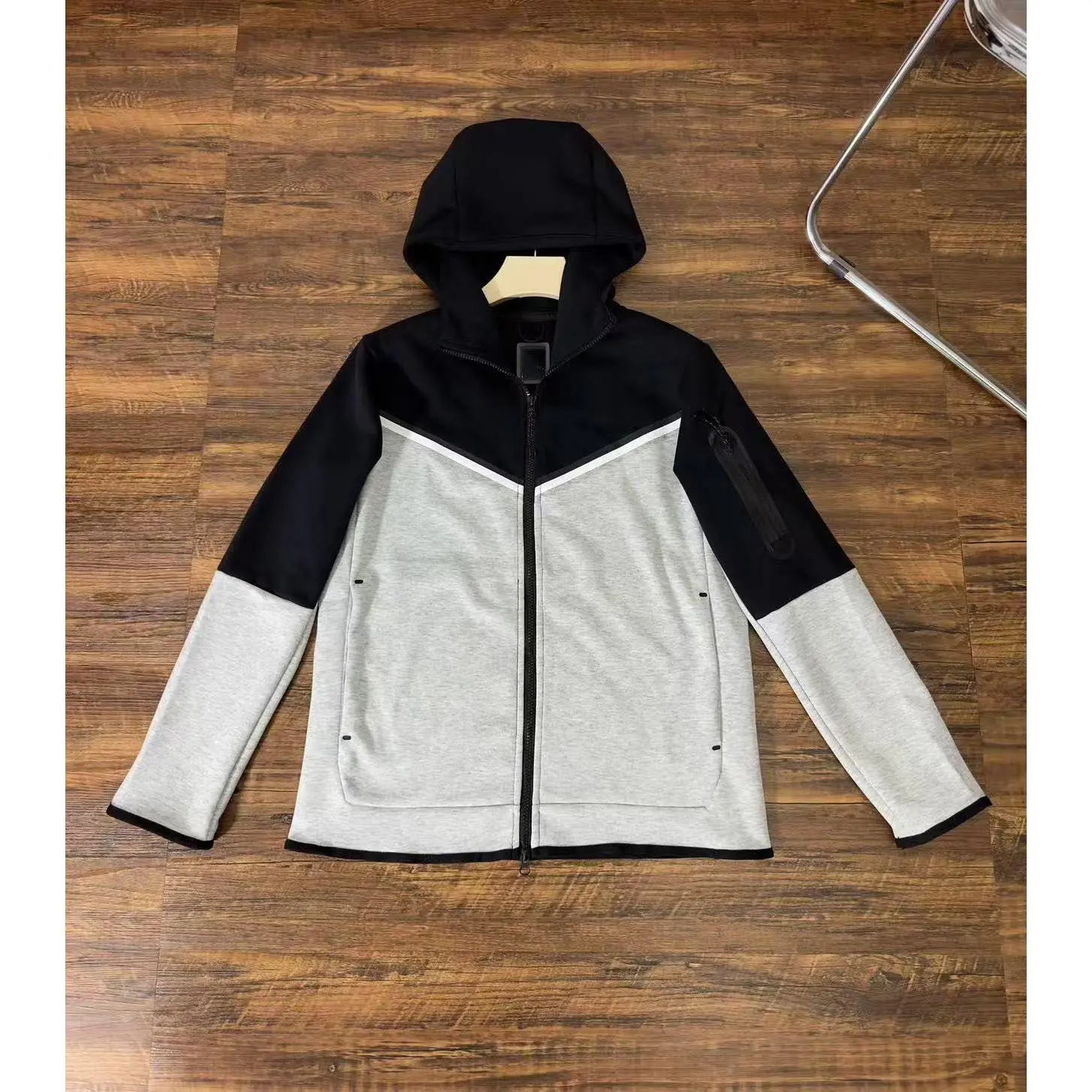 Black and grey half sleeved top