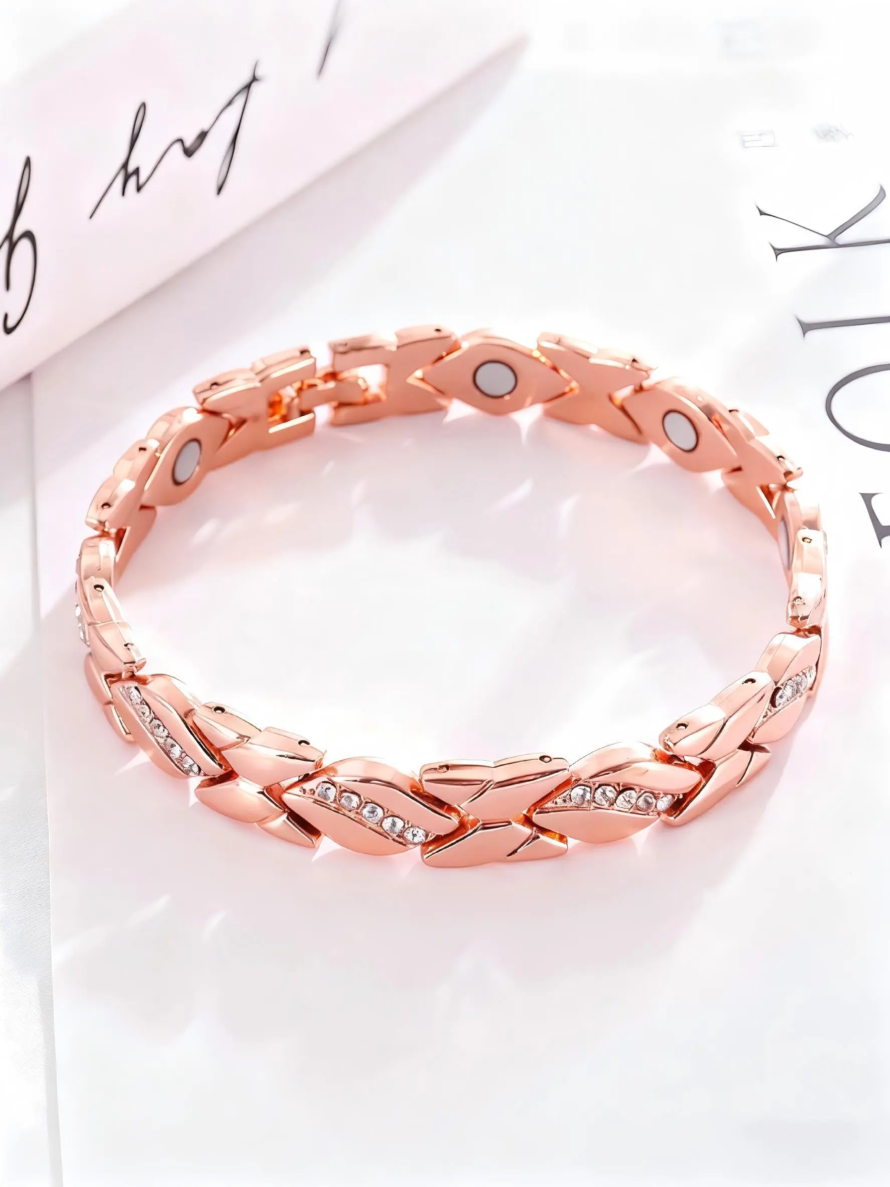 Women's Leaf Bracelet, Pure Copper Magnetic Bracelet with 3500-Gauss Effective Magnets, Fun Accessory for Outdoor Activities, Exquisite Bracelet, Magnetic Bangle Jewelry, Fashionable Bangles, Elegant Bangle Bracelet