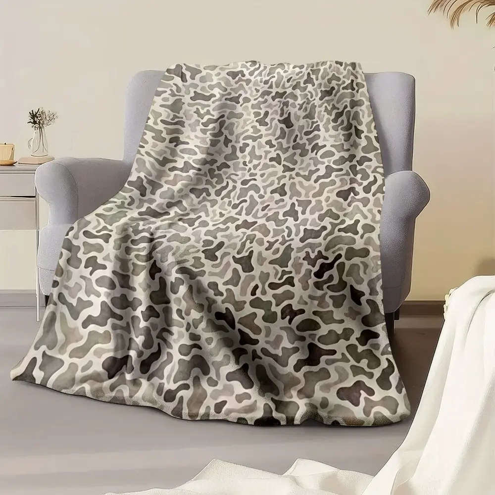 Gray Camo Blanket, Military Style Throw Blanket, Tactical Camouflage Blanket, Outdoor Camping Blanket for Couch Bed Sofa, Army Inspired Home Decor Blanket, Hunting Gift for Men Dad Husband, Cozy Lightweight Throw Blanket for Man Cave