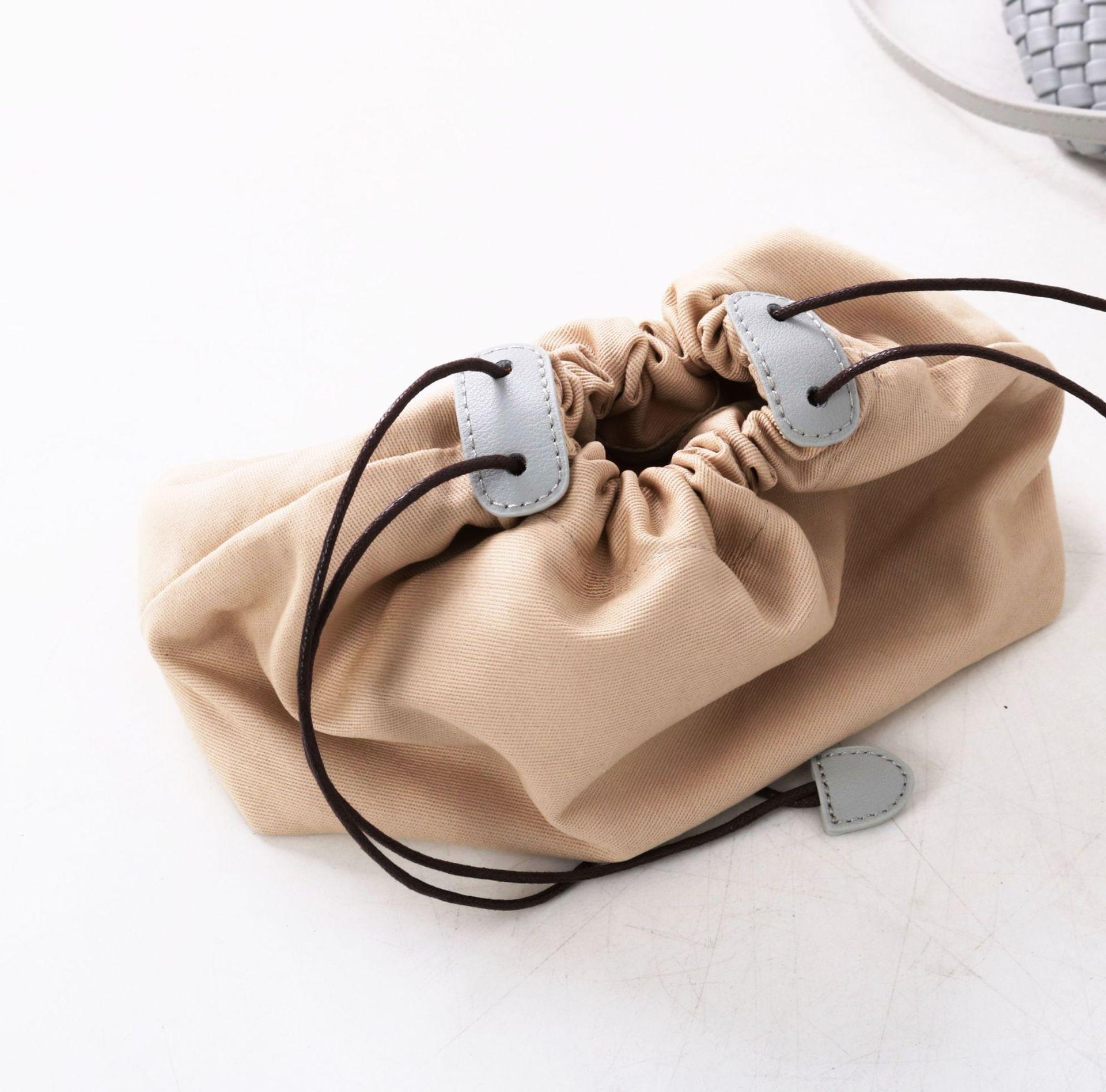 Elegant Woven Leather Shoulder Bag for Women Large Capacity Tote Stylish Durable Design Perfect for Everyday Use