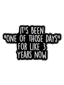 Fashion Cartoon Brooch Pin, Simple English Design, Unisex Casual Badge, Multi-Functional Accessory for All Seasons, Pin Included