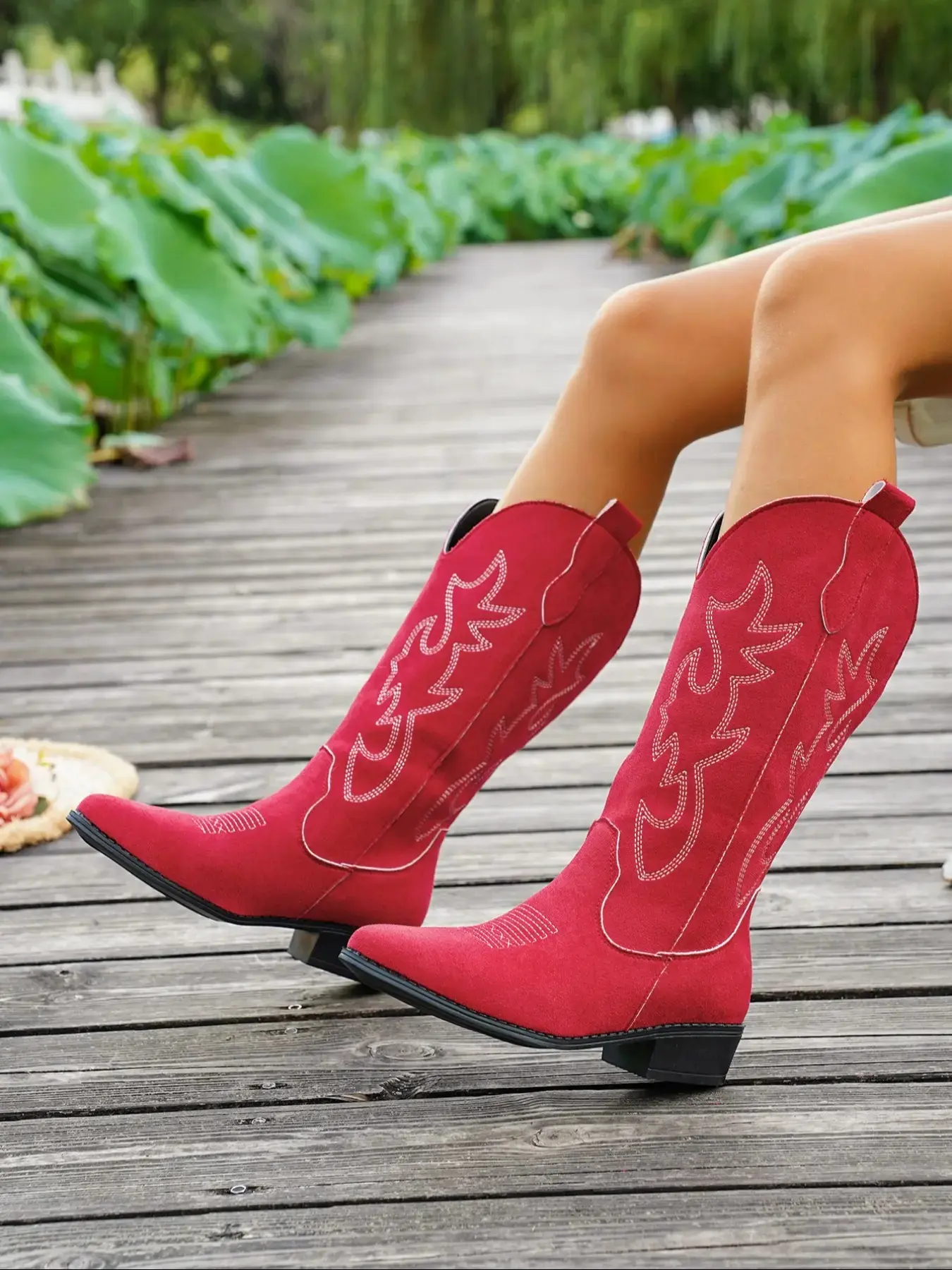 Women's Retro Embroidered Ankle Boots Large Size Cowboy Style Fall Winter 2026