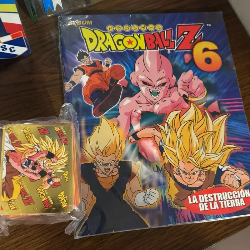Album de Anime DB con todos los cromos autoadhesivos.