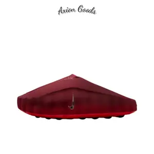 Fashionable, casual, comfortable and close-fitting basic flip-flops for men in deep red
