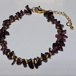Beautiful Garnet Chip Crystal Bead Bracelet 6"-8" - Perfect for Any Occasion