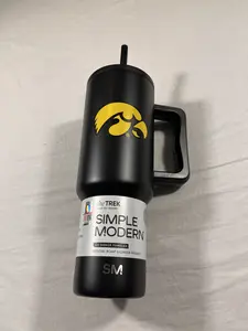 NEW Simple Modern Trek 40 oz Iowa Hawkeyes Tumbler with Handle — Official NCAA — Black