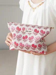 Strawberry Women's Makeup Bag Large Capacity Cosmetic Organizer Portable Travel Toiletry Pouch Zipper Design Inner Pocket