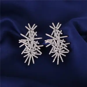 Snowflake Crystal Earrings for Women Elegant Sparkly Stud Earrings Winter Jewelry Gift