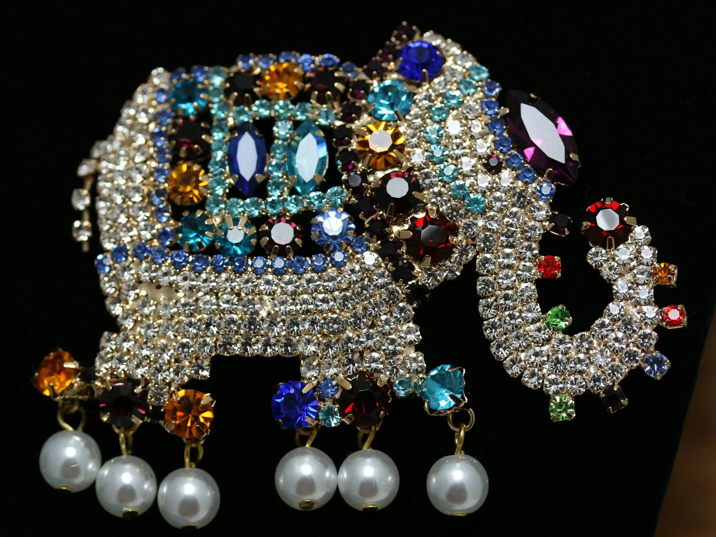 Vintage Large Rhinestone-Embellished Multi-Color Zinc Alloy Gold-Plated Circus Elephant Brooch Pin for Fashion & Clothes Accessories
