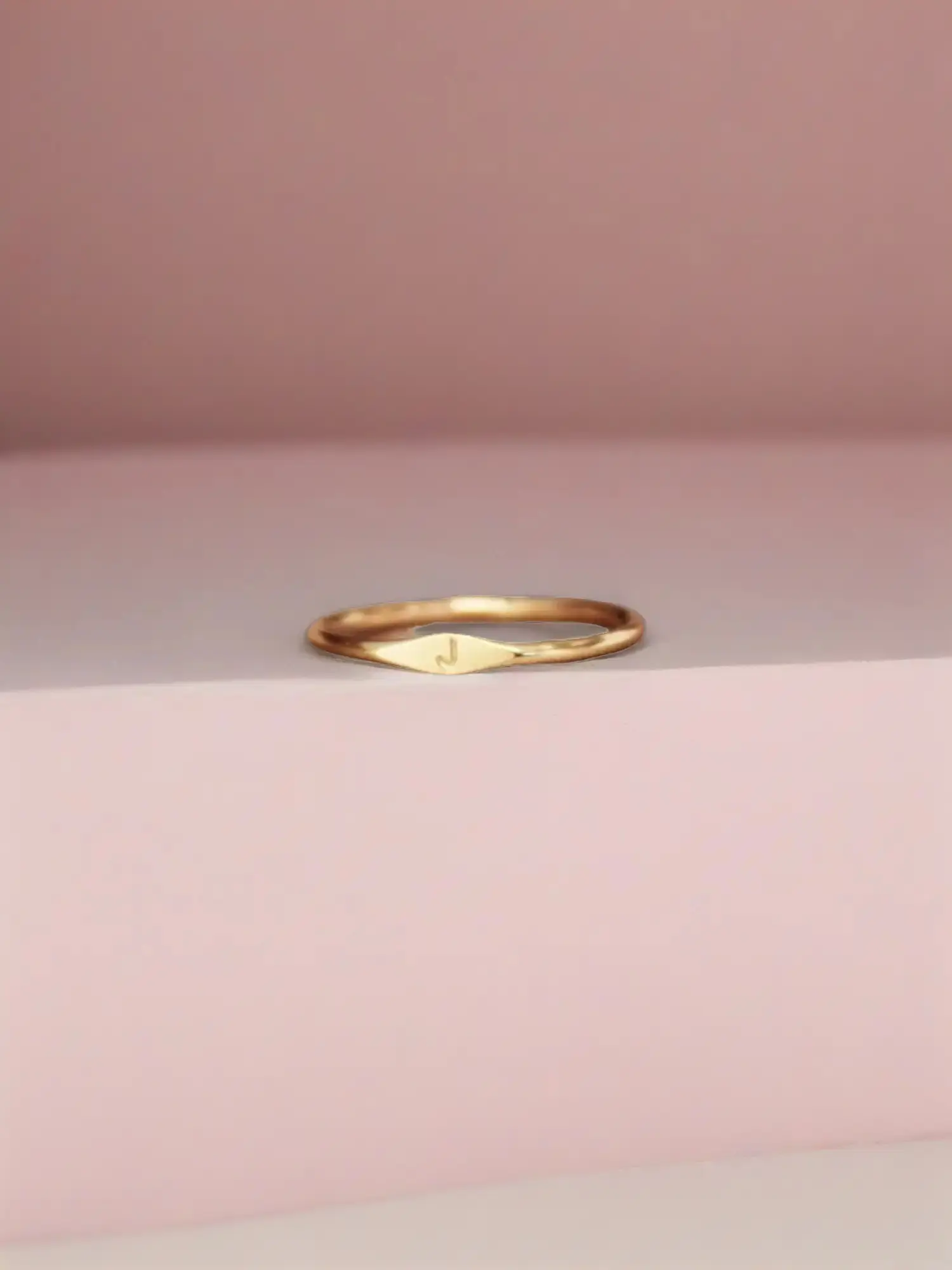 Fashion Classic Simple 26-Letter Women's Decorative Signet Ring Band, Geometric Design Ring for Ladies' Everyday Wear, Parties & Holiday Gifts, Geometric Rings