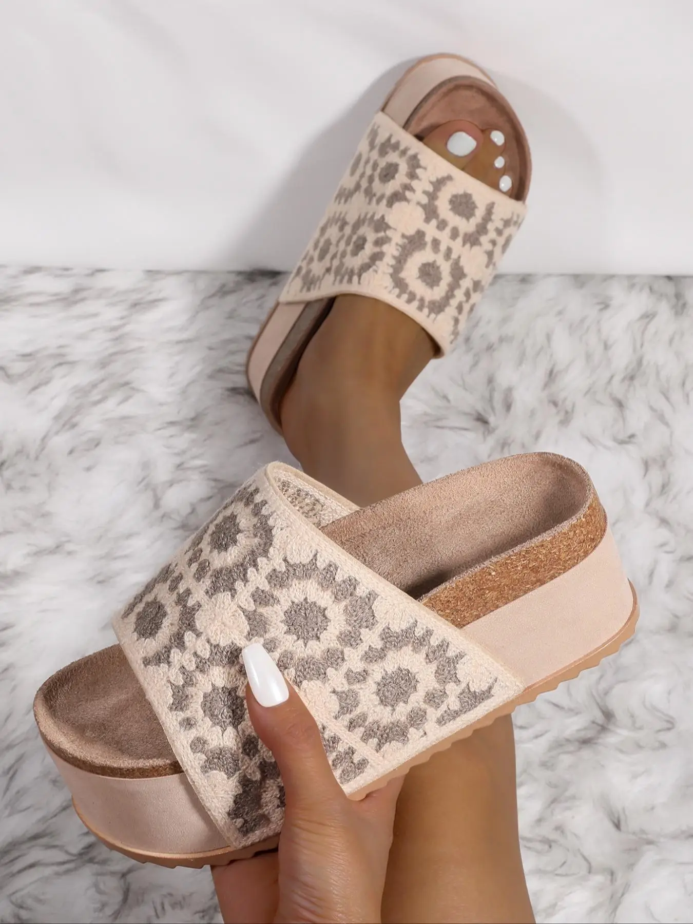 Women's Fashionable Boho Style Ethnic Pattern Embroidering Design Slip on Sandals, Casual Comfortable Platform Sandals for Beach Vacation, Non-slip Sa