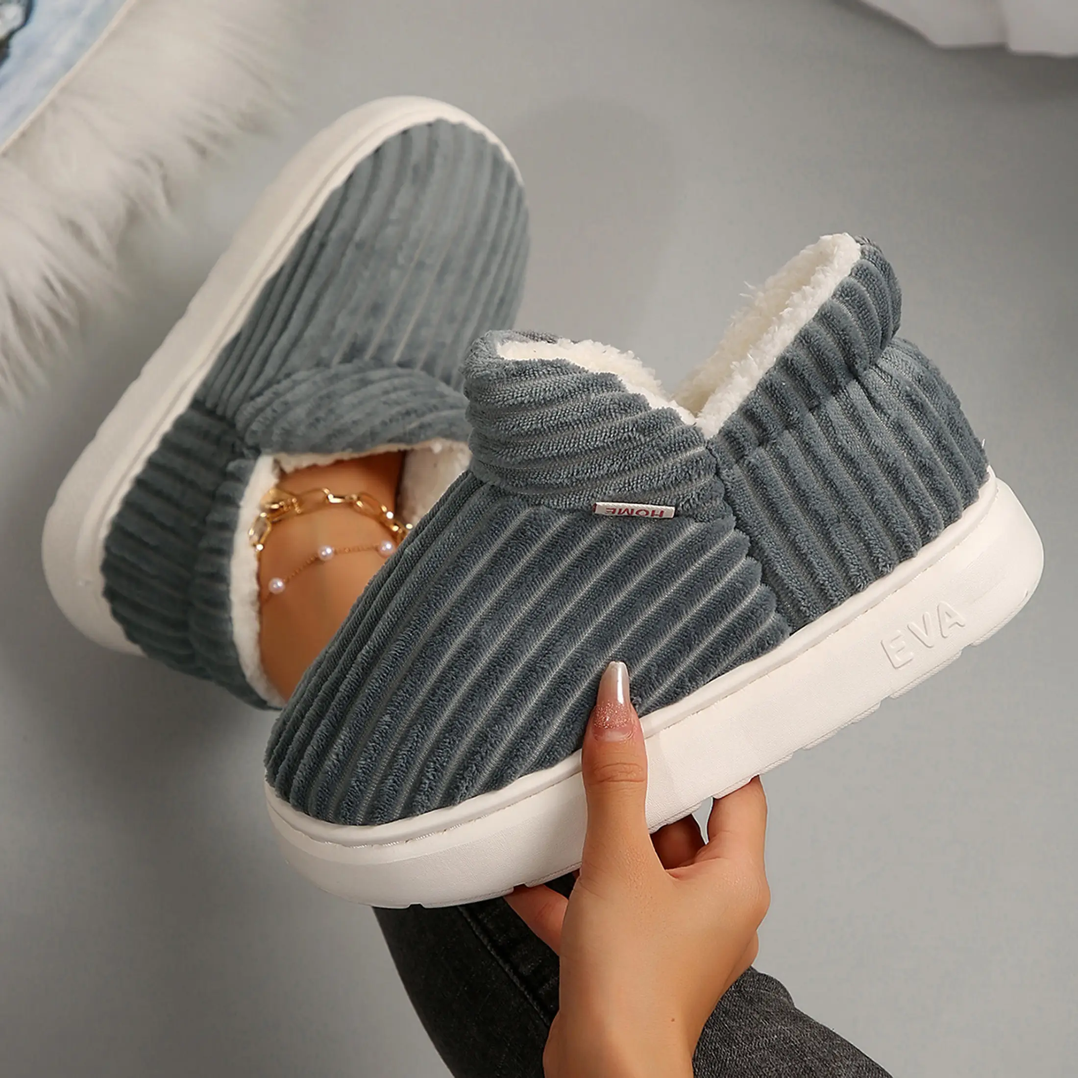 Womens Fuzzy House Slippers Warm Bedroom Shoes with Faux Lining Non Slip Memory Foam Slippers for ladies Indoor and Outdoor